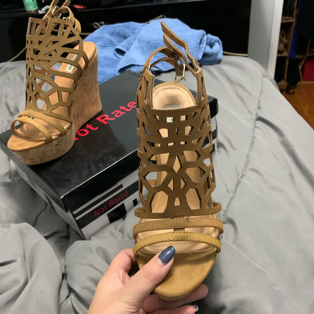 Tan Wedges! - Picture 6 of 8
